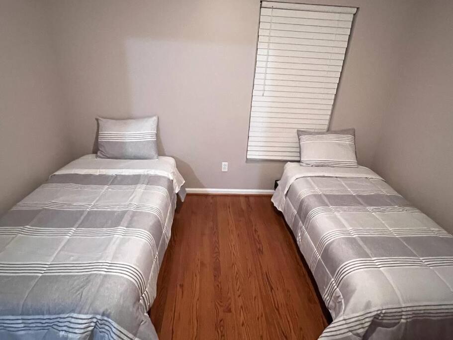 Fuquay-Varina A Spacious And Warm House מראה חיצוני תמונה