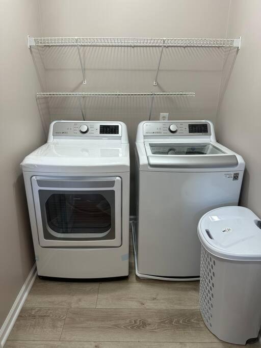 Fuquay-Varina A Spacious And Warm House מראה חיצוני תמונה