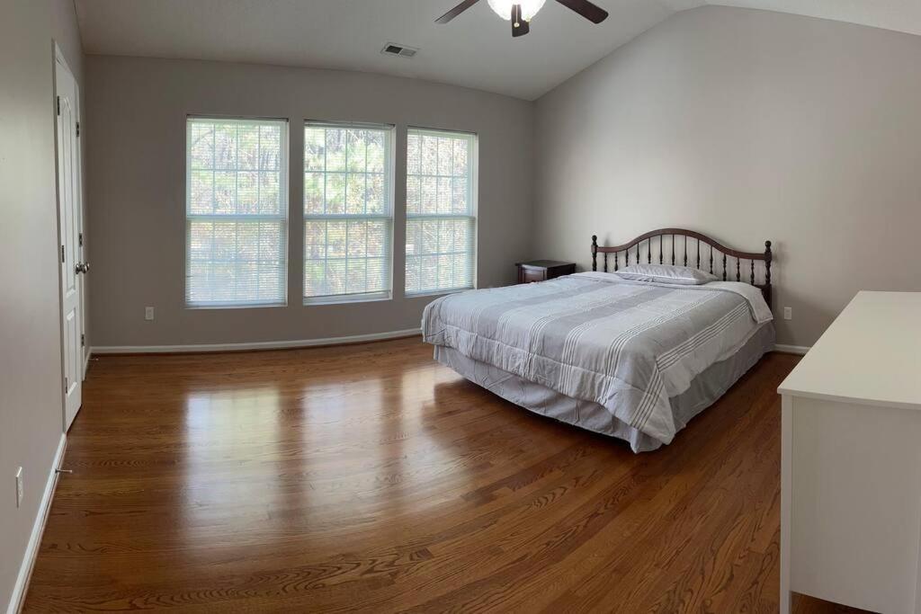 Fuquay-Varina A Spacious And Warm House מראה חיצוני תמונה