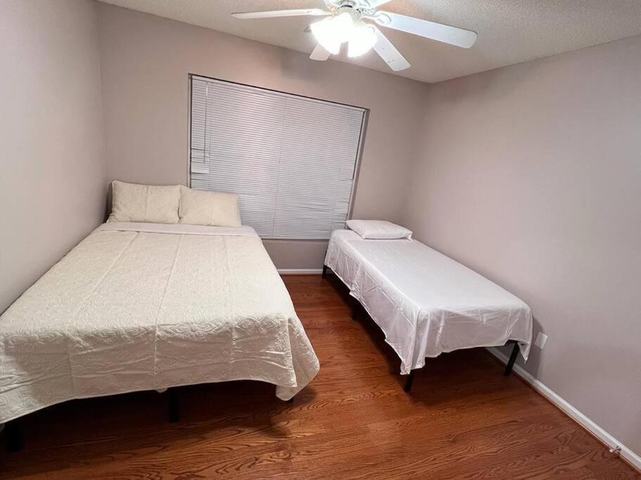 Fuquay-Varina A Spacious And Warm House מראה חיצוני תמונה