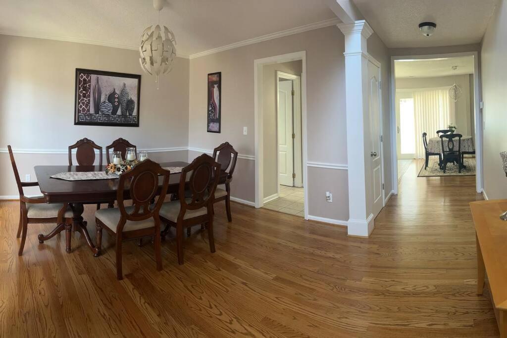 Fuquay-Varina A Spacious And Warm House מראה חיצוני תמונה